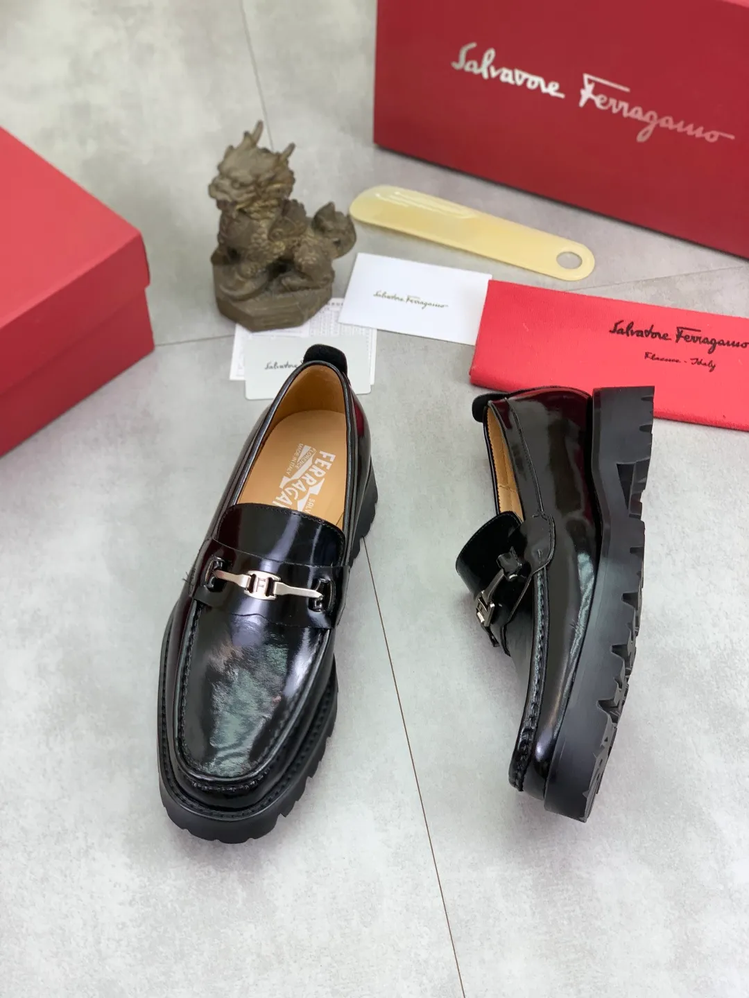 Men's Men's Shoes 💰P480💰[New Style] Water-dyed Niuli 🆘[Salvatore Ferragamo] Ferragamo's latest casual business leather shoes for men! Listed simultaneously! The fabric is made of specially imported original calfskin, and the interior is made of imported water-dyed cowhide. It is absolutely luxurious and leads the fashion trend. Matching code: 38-44 (45 and 46 can be customized) Multiple colors available